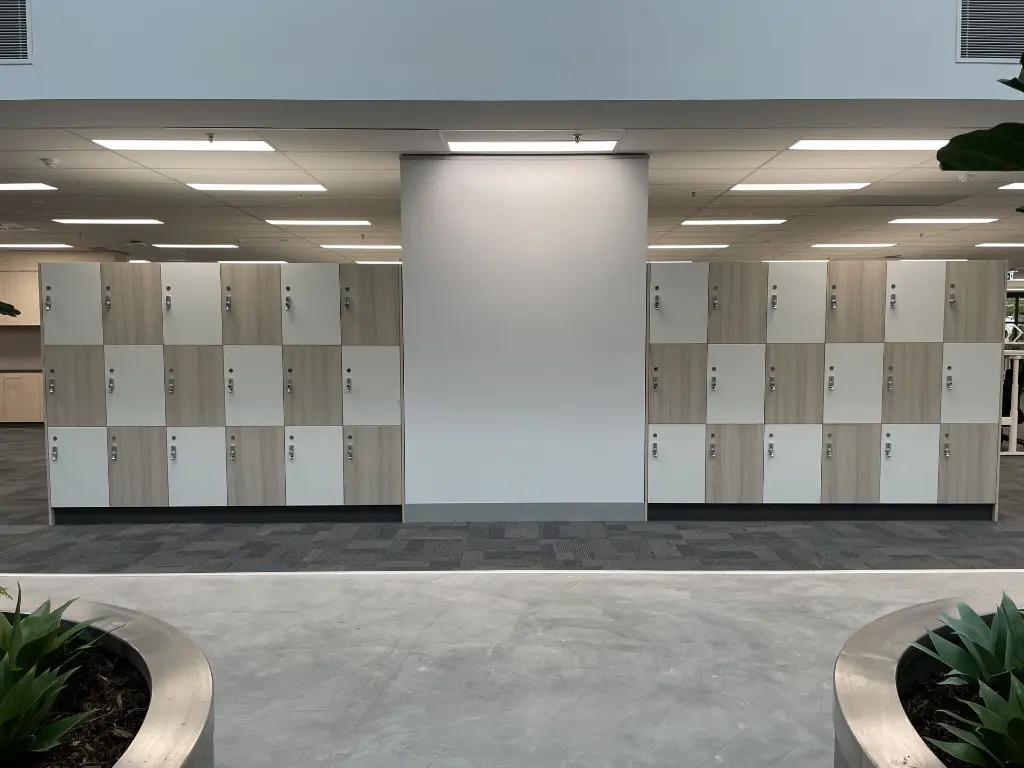 Laminate Lockers - Alternating Door Colour - Secure Lockers.webp